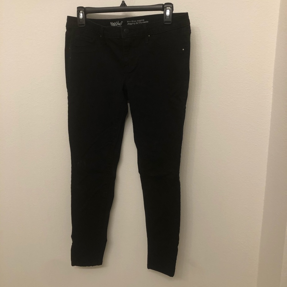 Black super stretch mid-rise jeggings